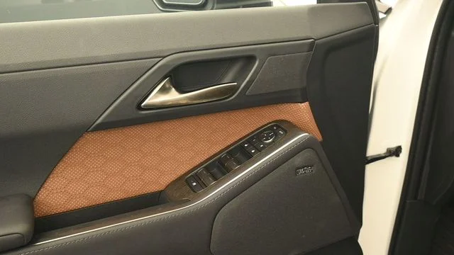 Used 2025 White Lexus 550 Luxury+ image 11