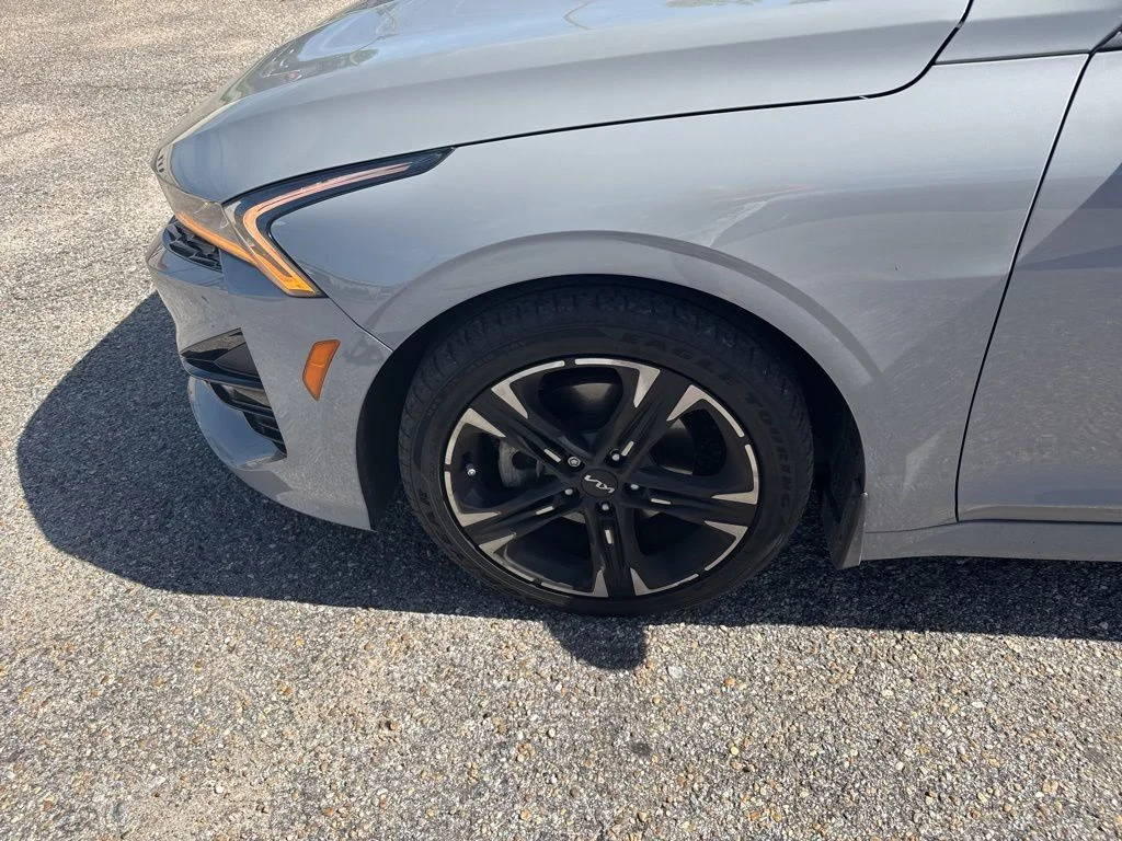Used 2023 Wolf Gray Kia GT-Line image 21