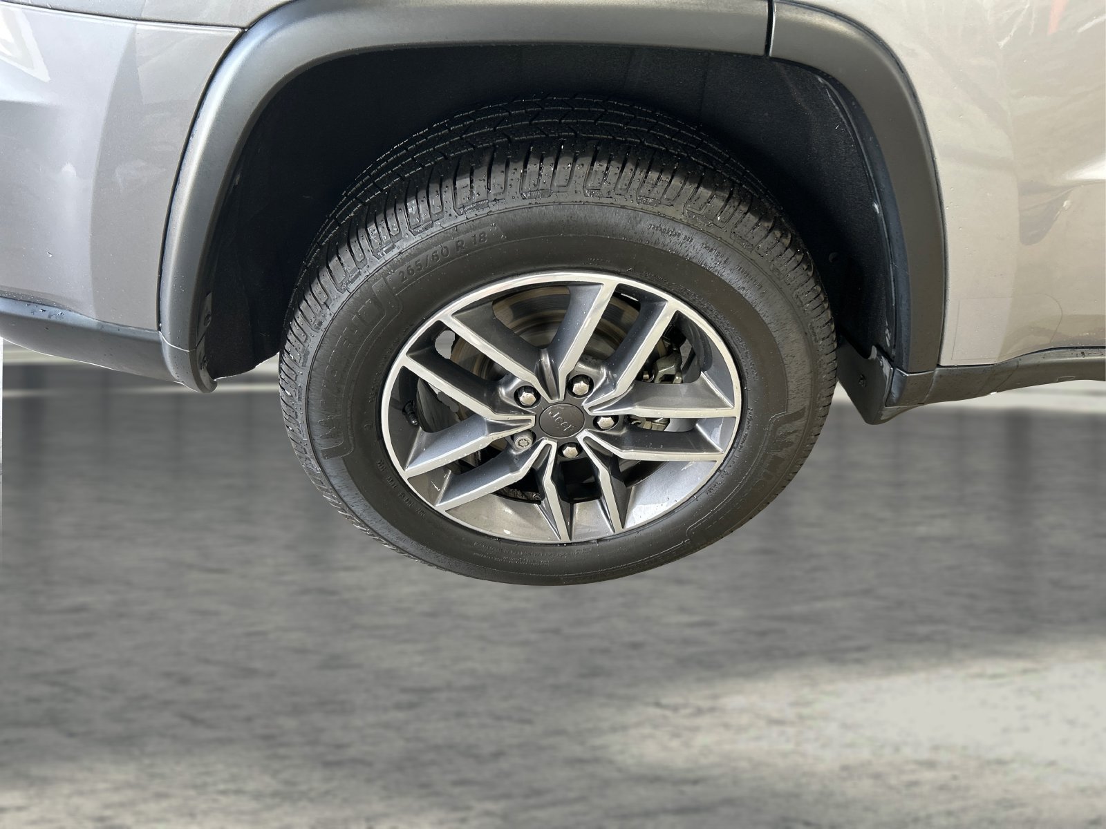 Used 2020 Silver Jeep Limited image 23