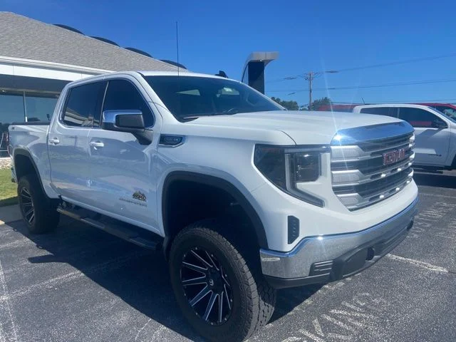Used 2024 White GMC SLE image 3