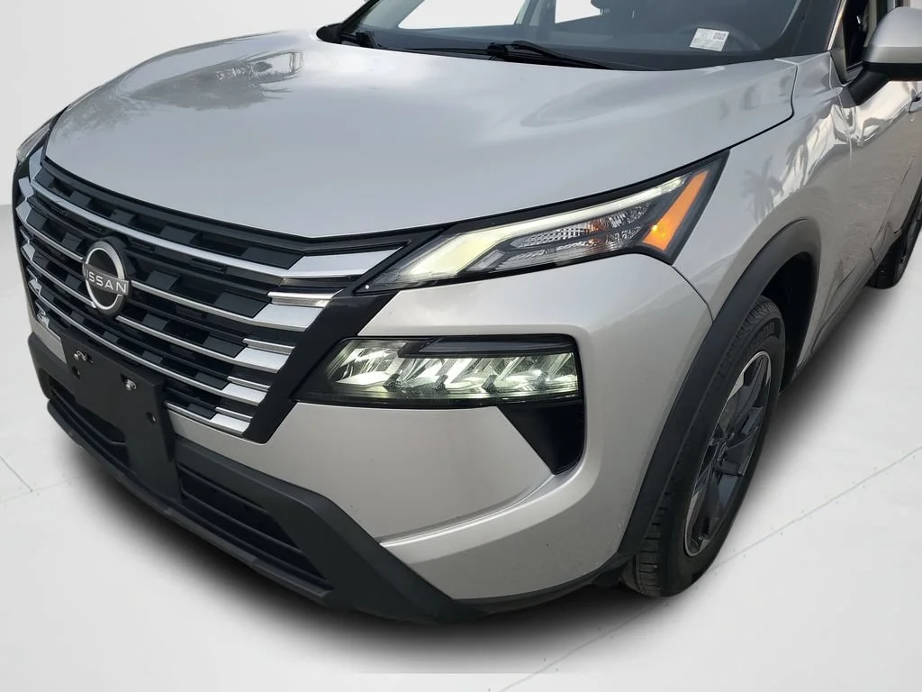 Used 2024 Silver Nissan SV FWD image 24