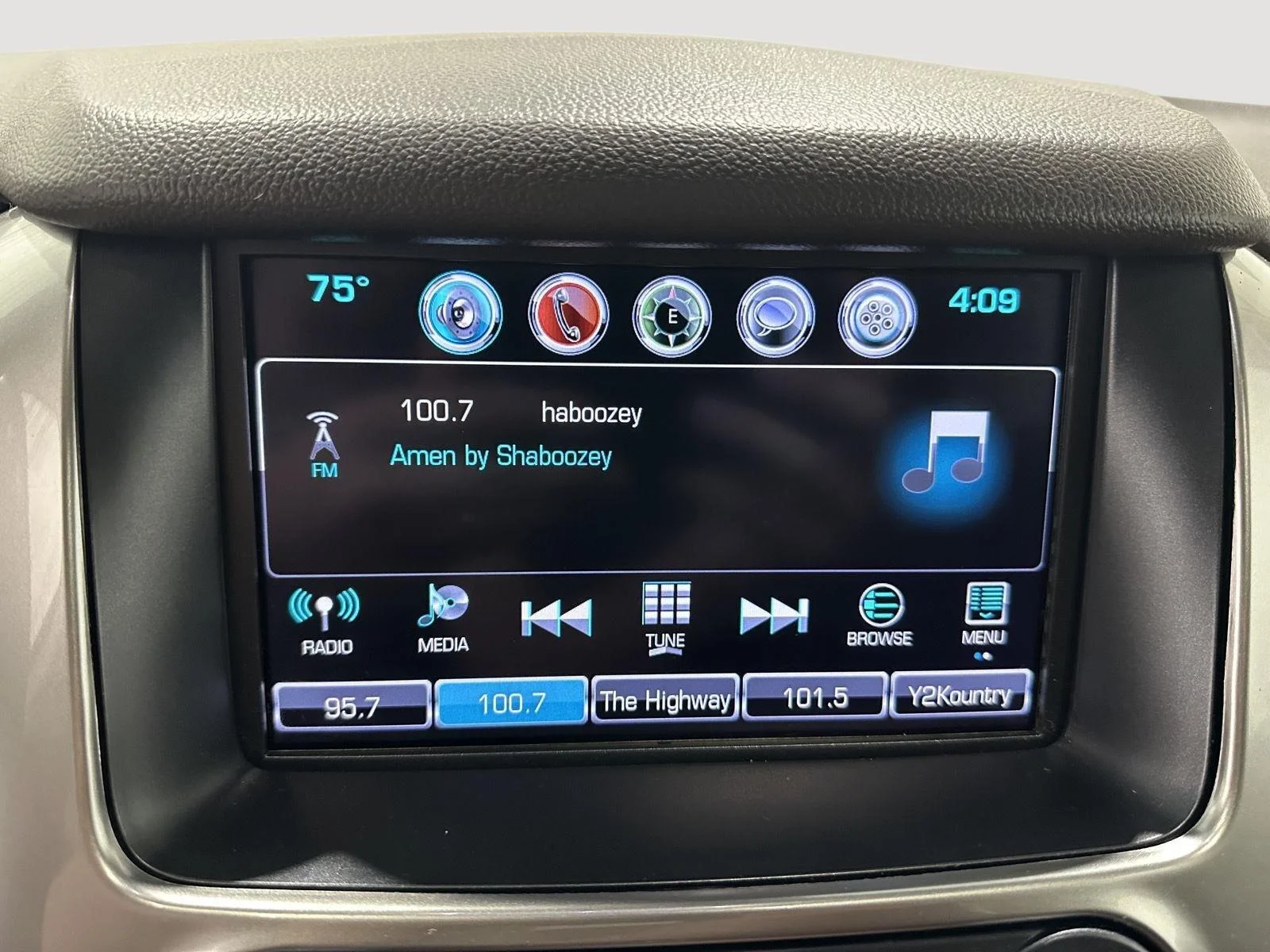Used 2018 TUNGSTEN METALLIC Chevrolet Premier image 12