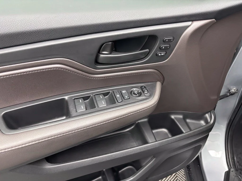 Used 2019 Silver Honda EX-L image 18