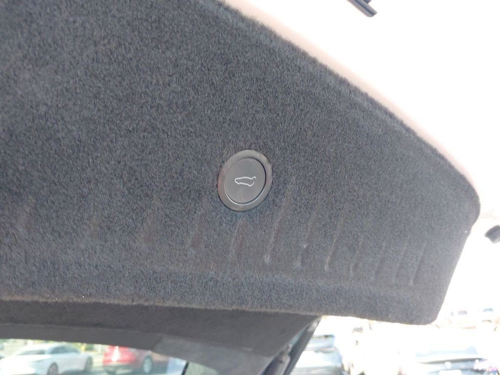 Used 2022 White Tesla Base image 20