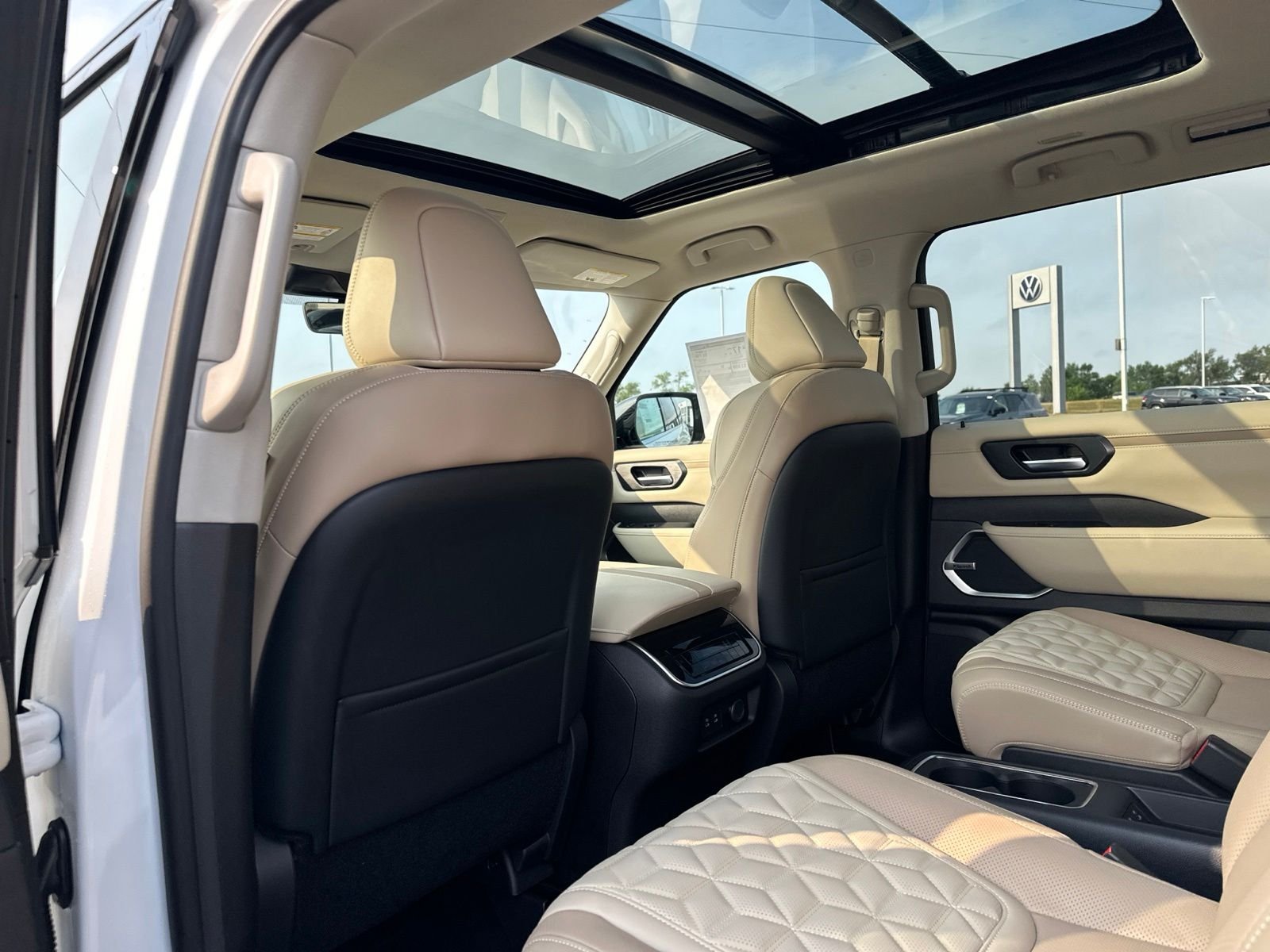 New 2026 White Nissan Platinum image 17