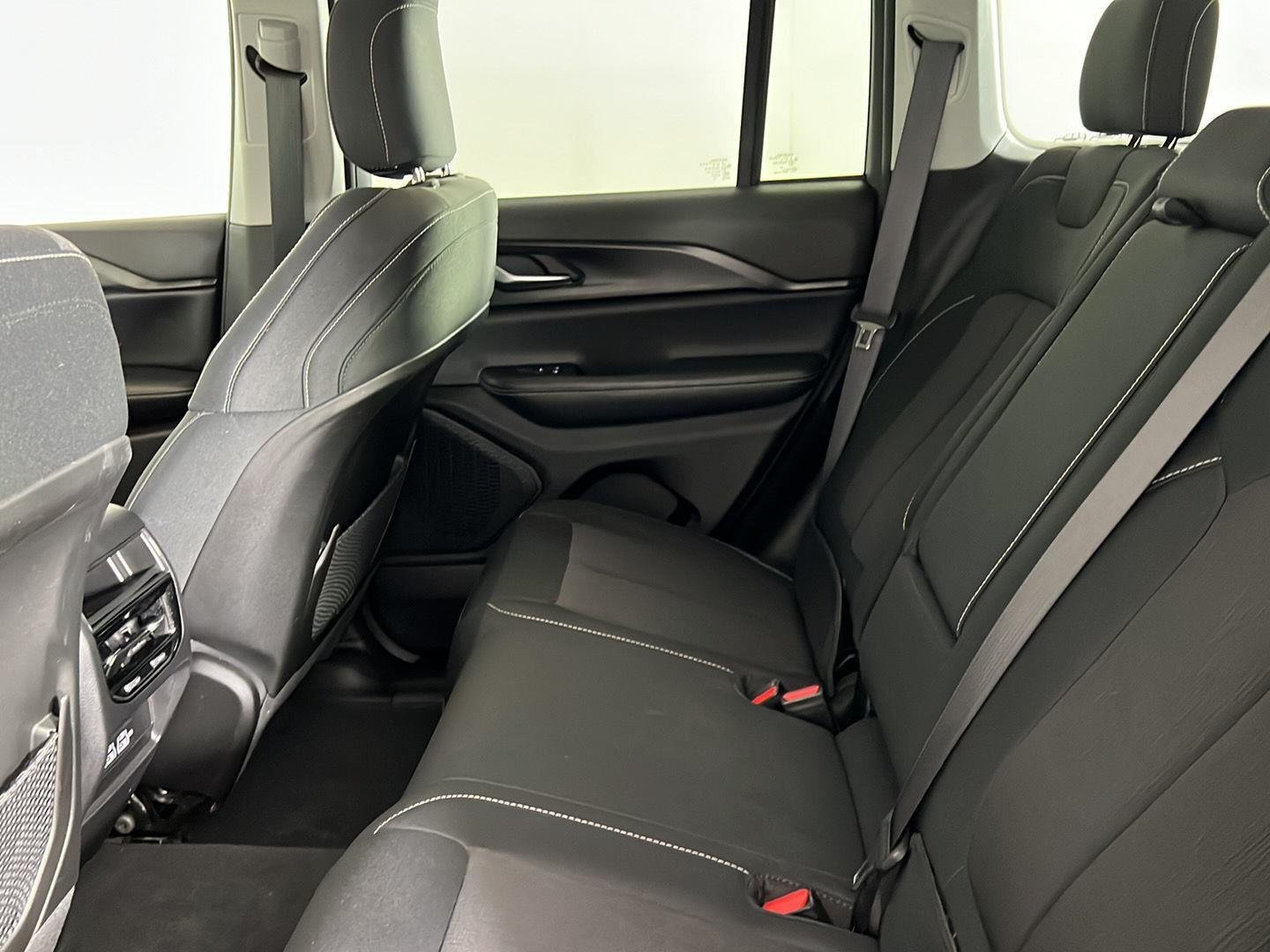 Used 2023 Diamond Black Crystal Pearlcoat Jeep Laredo image 10