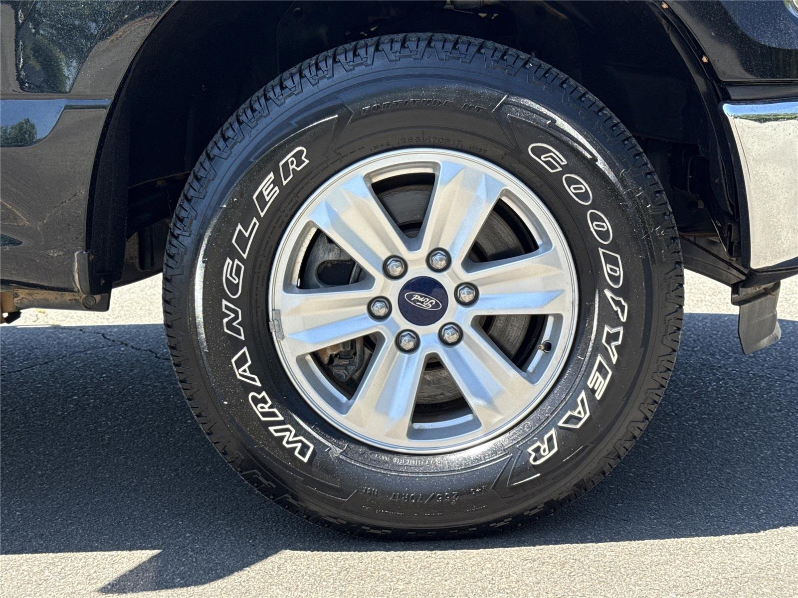 Used 2016  Ford XL image 26