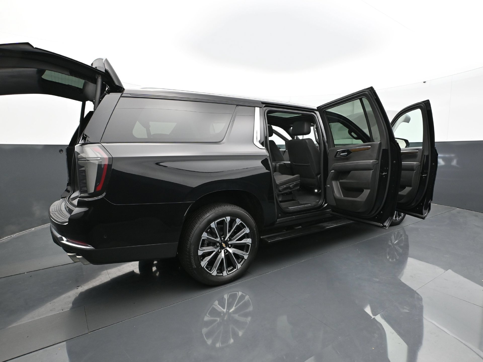 Used 2025 Black Chevrolet High Country image 39