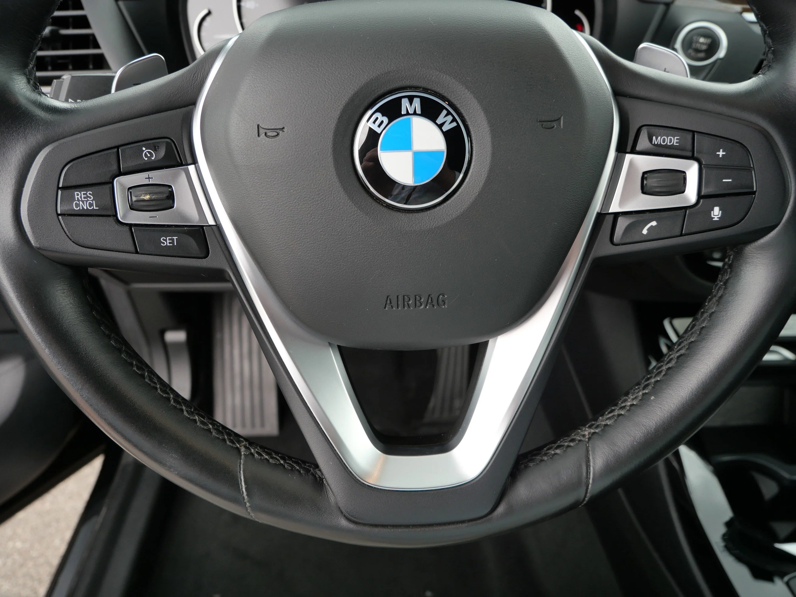 Used 2018 Jet Black BMW xDrive30i image 25