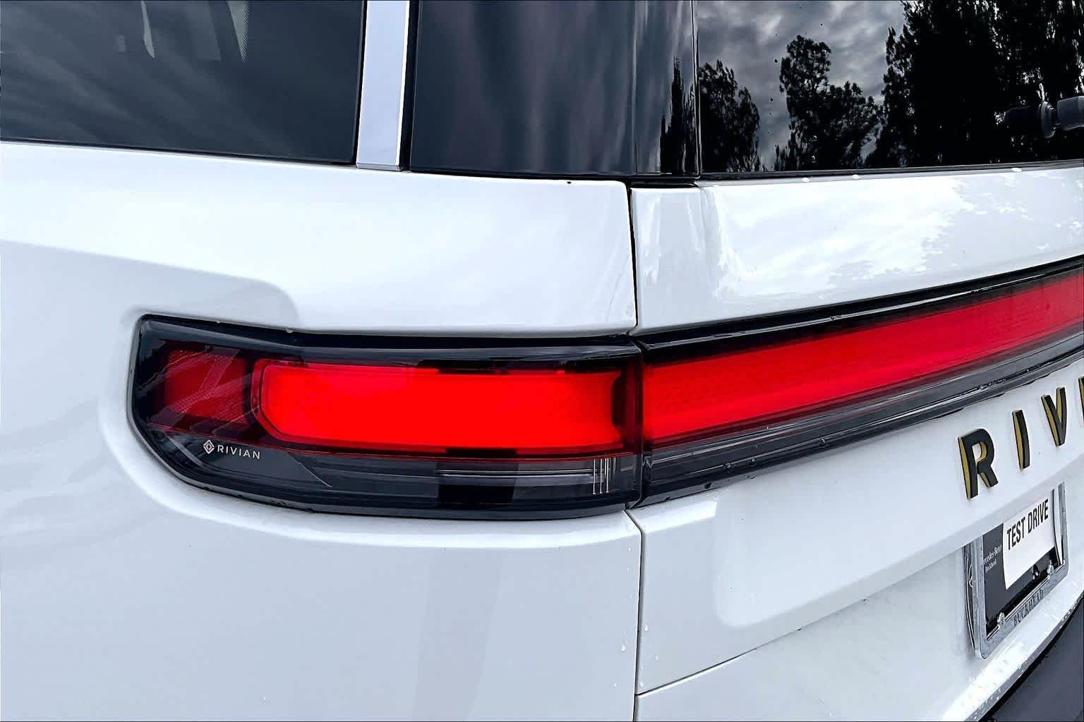 Used 2023 Glacier White Rivian Launch Edition image 26