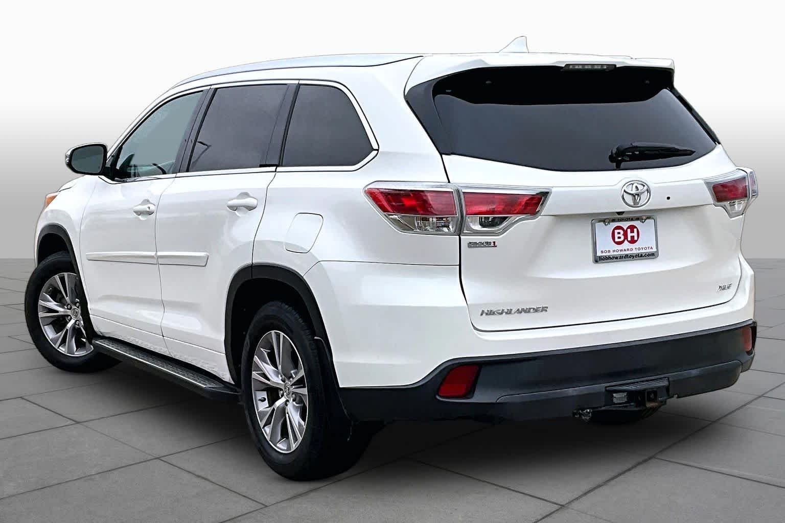 Used 2014 Blizzard Pearl Toyota XLE image 12