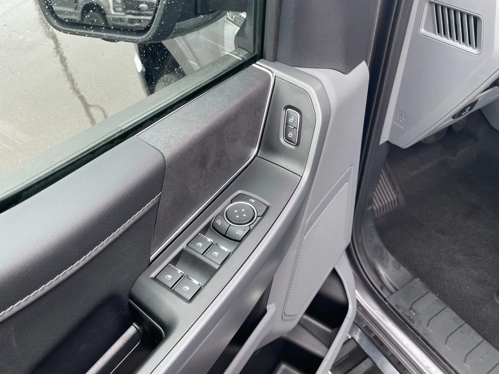 2025 Ford F-150 XLT - Photo 23
