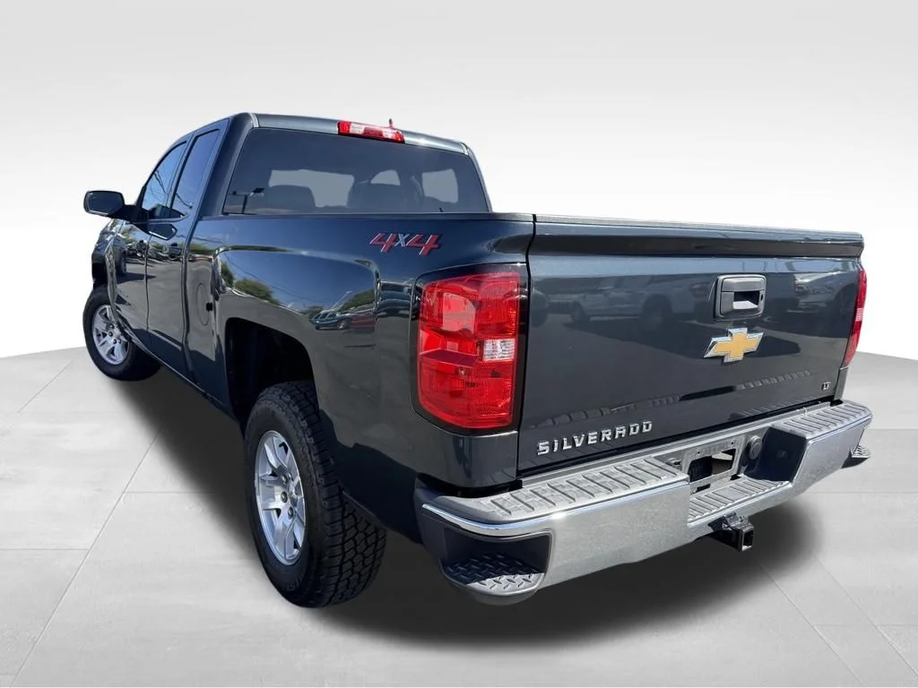 Used 2018 Gray Chevrolet LT image 4