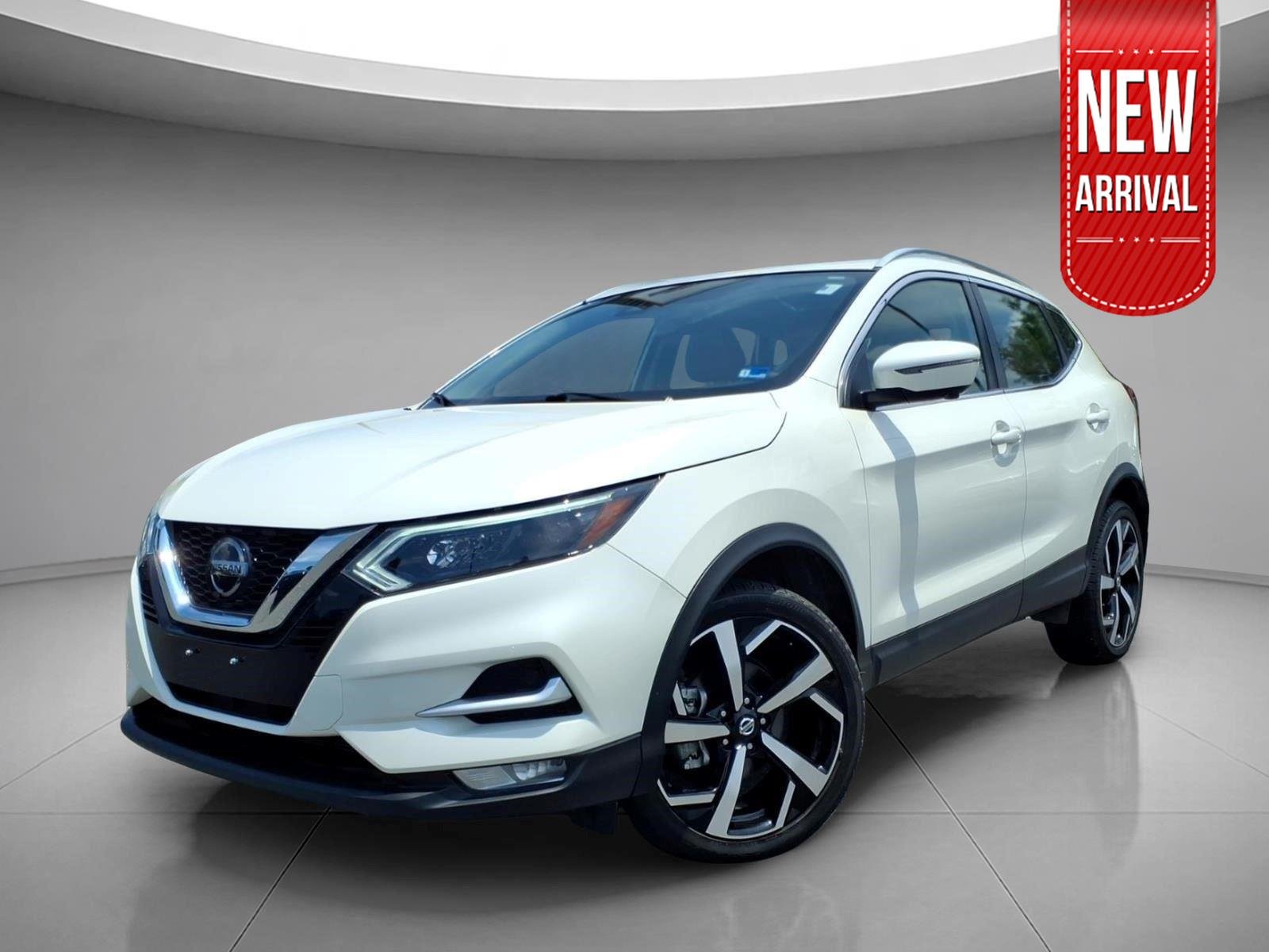 Used 2022 Pearl White Tricoat Nissan SL image 1