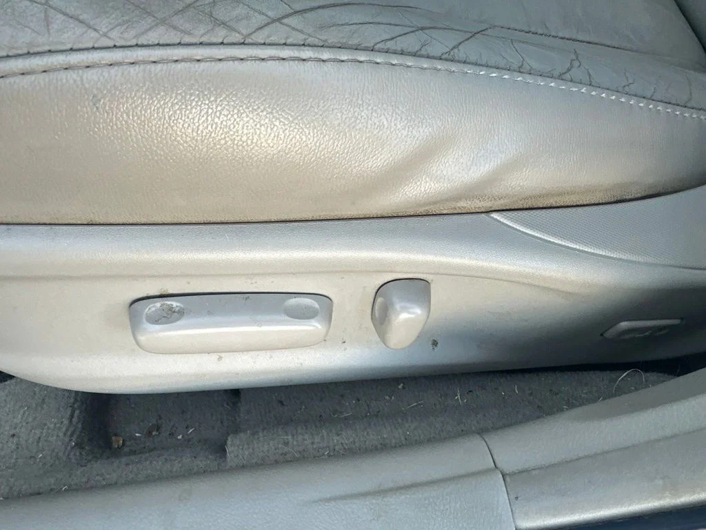 Used 2011 White Toyota XLE image 5