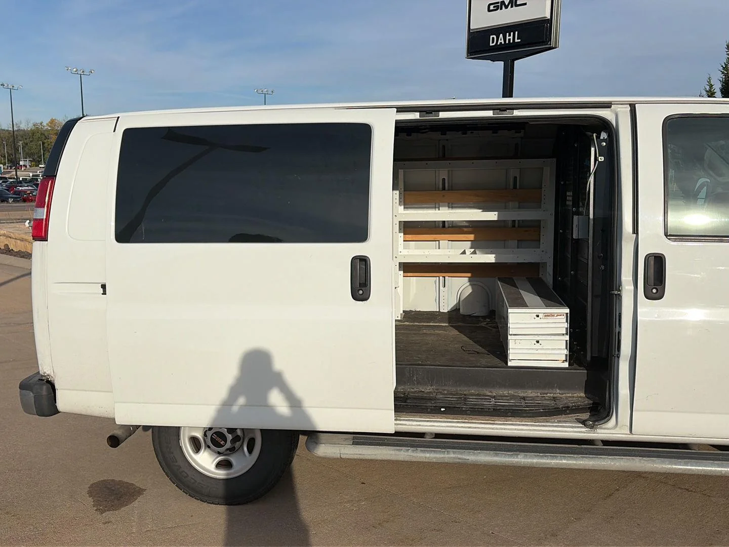 Used 2019 SUMMIT WHITE GMC VAN 2500 RWD 135" image 24