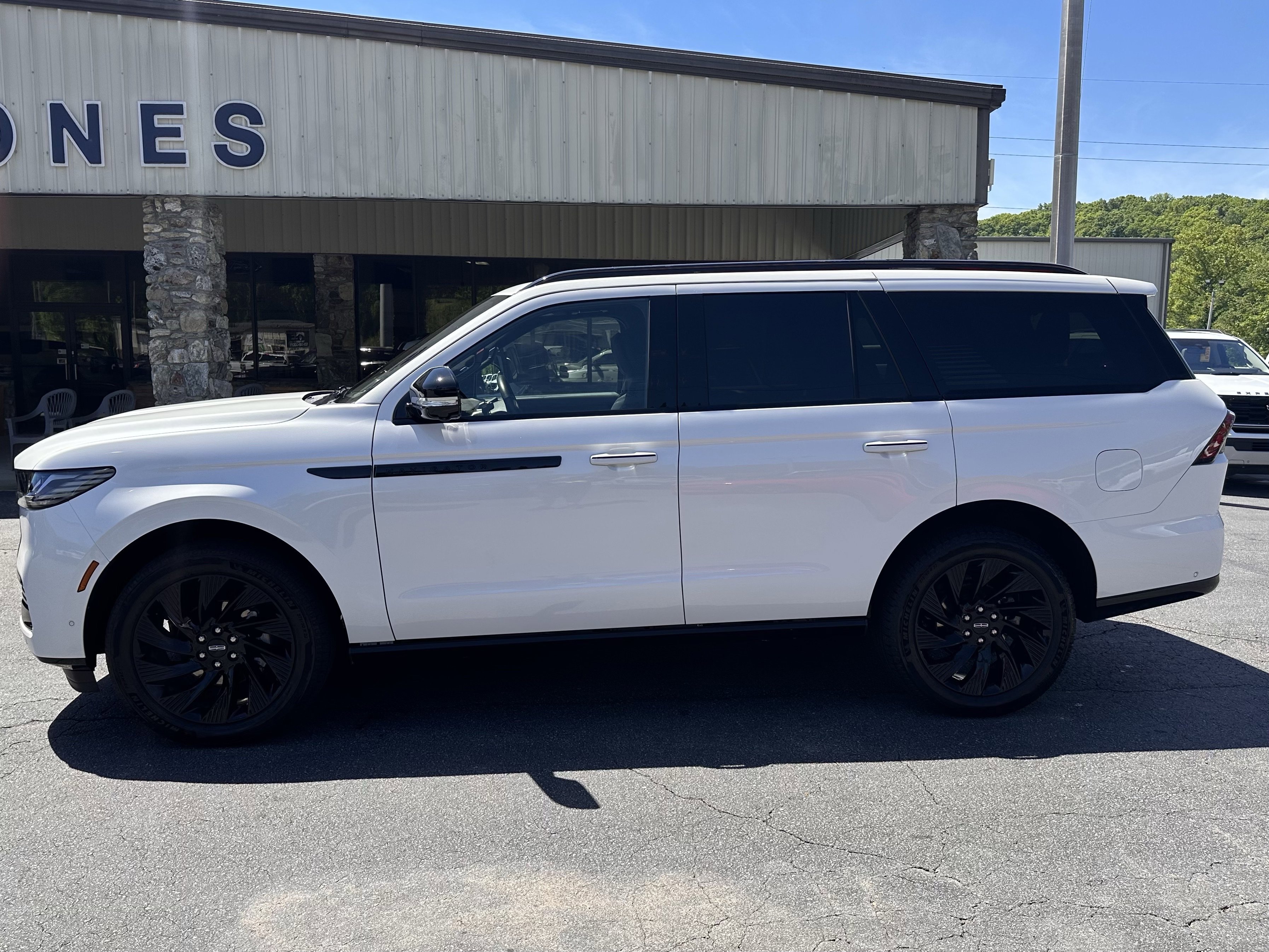 2025 Lincoln Navigator Reserve 4WD's photo