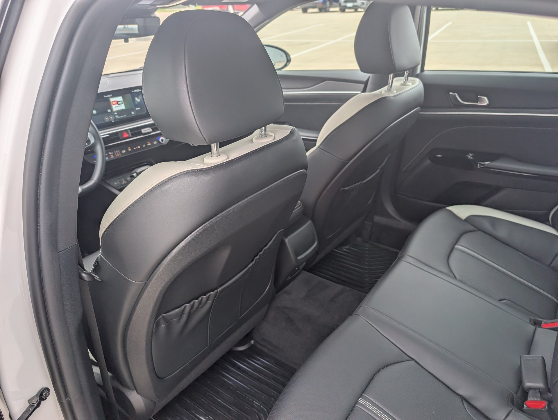Used 2025 White Kia GT-Line image 26