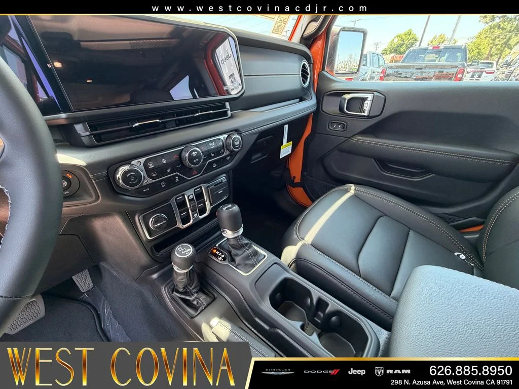2025 Jeep Wrangler 4-Door Sahara - Photo 17