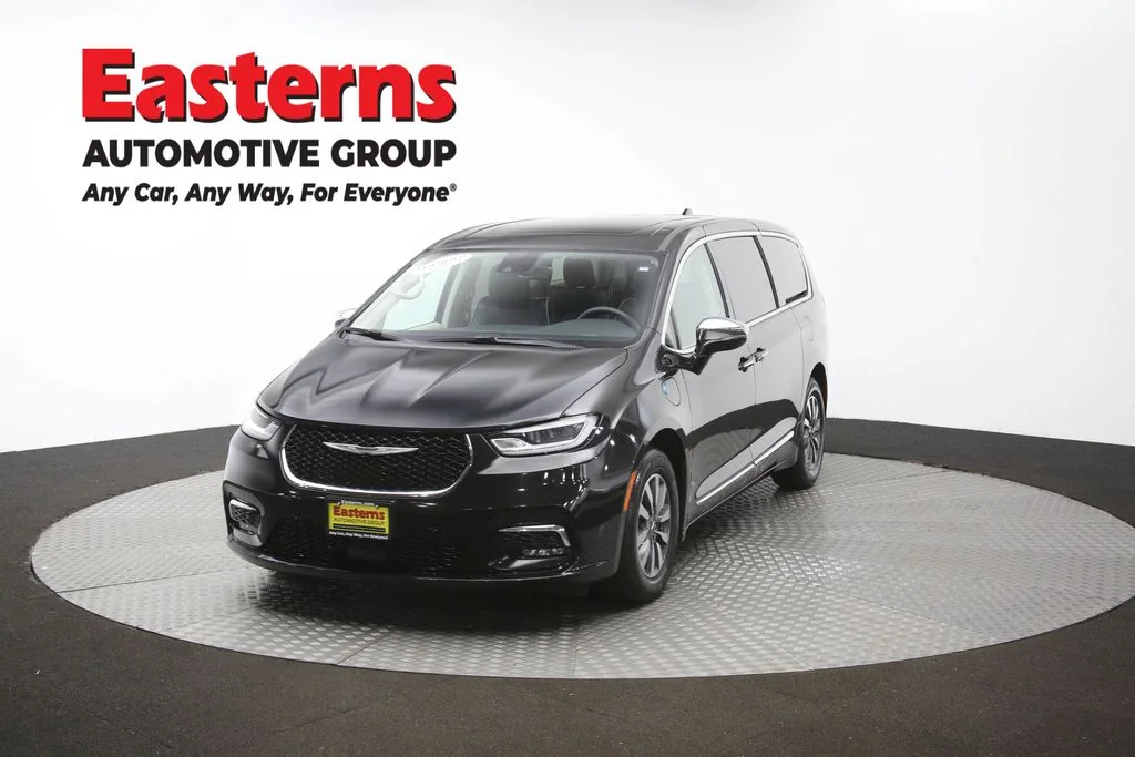Used 2023 Black Chrysler Limited image 58