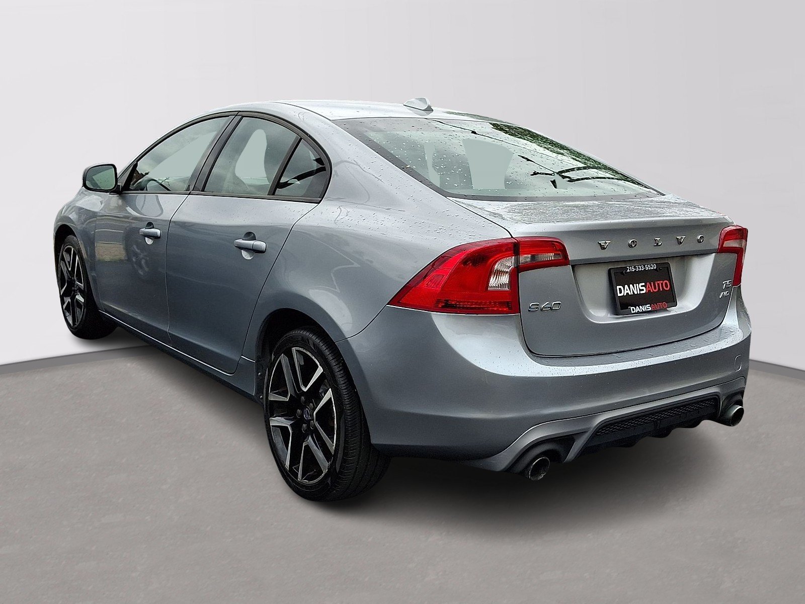 Used 2018 Electric Silver Metallic - 477 Volvo Dynamic image 4
