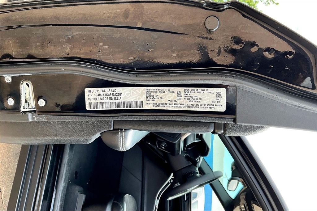Used 2023 Black Jeep Altitude image 30