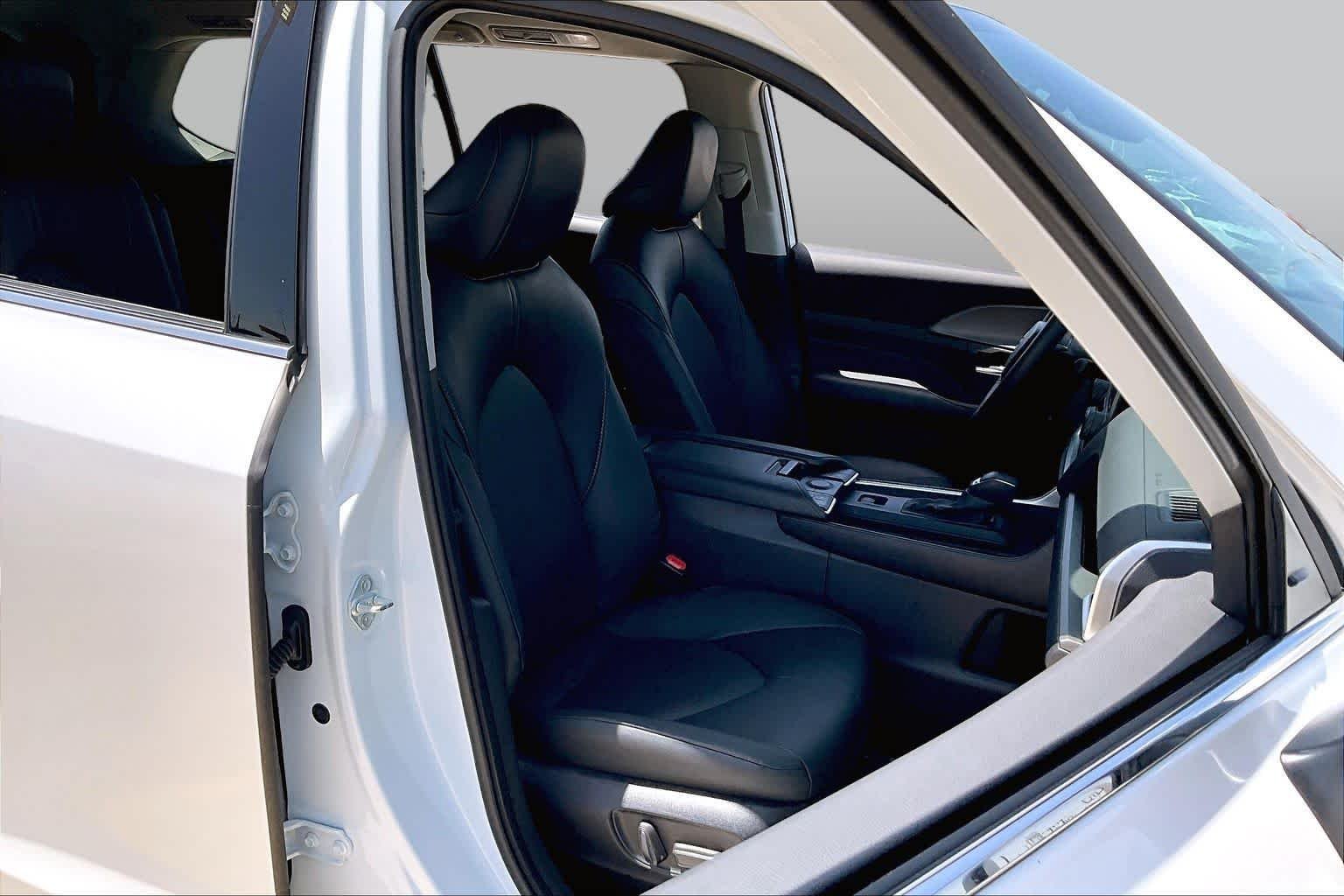 Used 2024 Wind Chill Pearl Toyota Hybrid XLE image 9