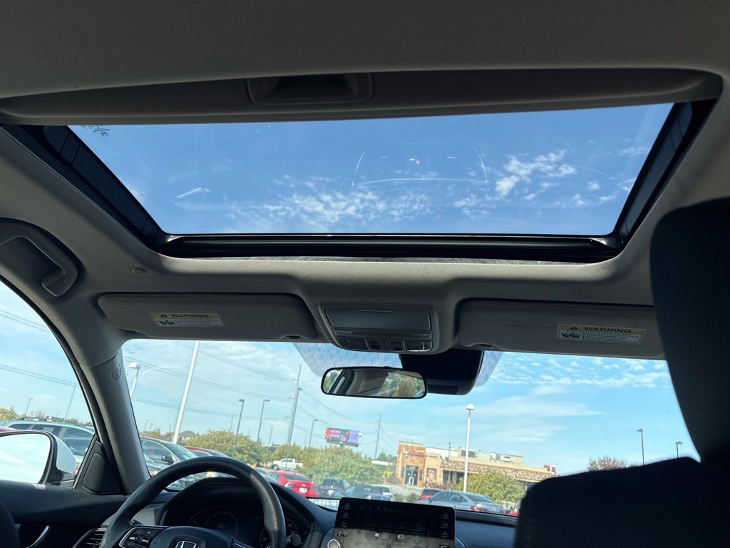 Used 2018 White Honda EX image 34