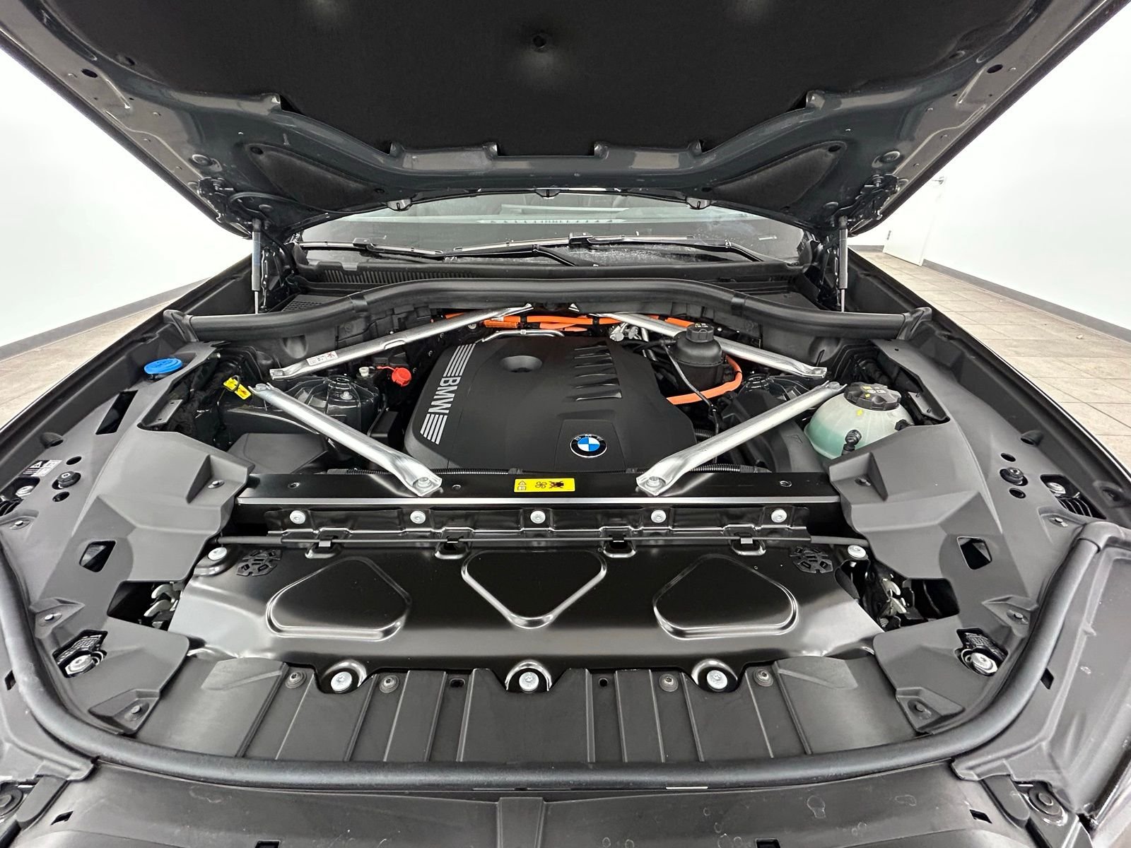 New 2026 Dravit Gray Metallic BMW xDrive50e image 44