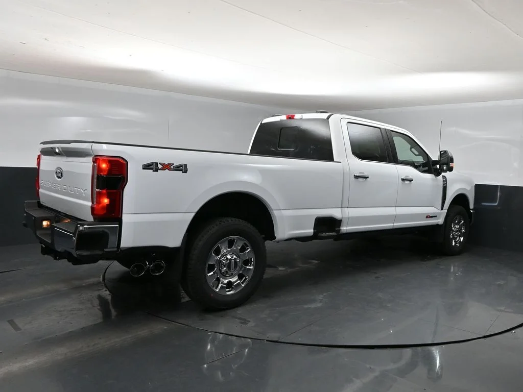New 2027 Oxford White Ford F-250® Lariat® image 2