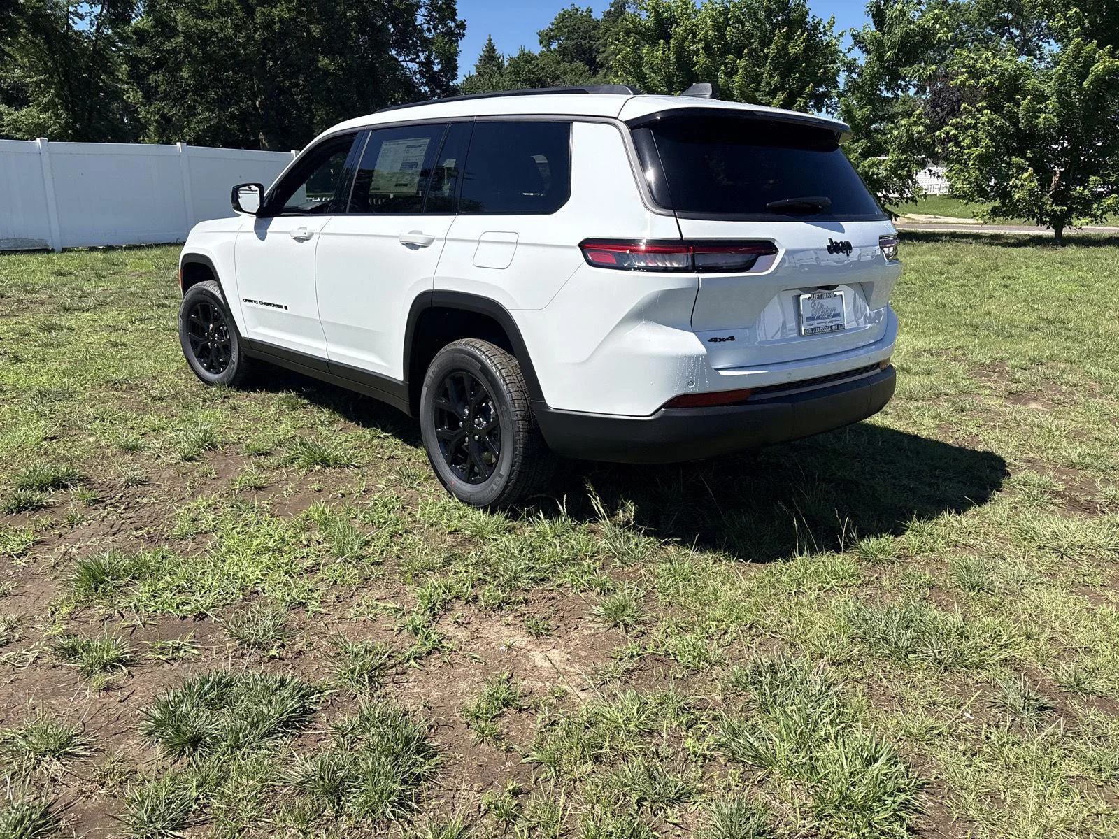 New 2026 Bright White Clearcoat Jeep Laredo Altitude image 7