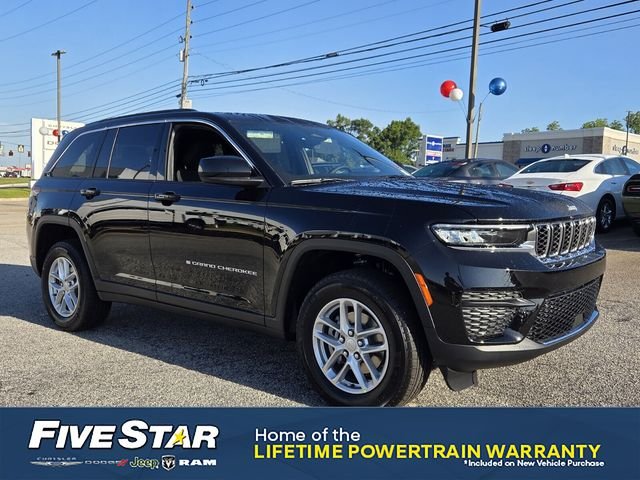 New 2026 Diamond Black Crystal Pearl-Coat Exterior Paint Jeep Laredo image 1