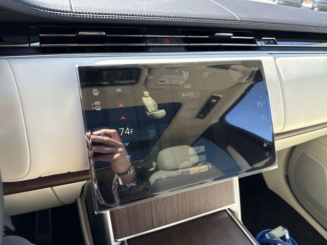 New 2026 Fuji White Land Rover SE image 17