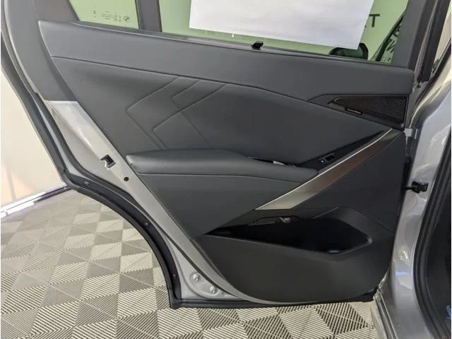 New 2027 Space Silver Metallic BMW  image 17