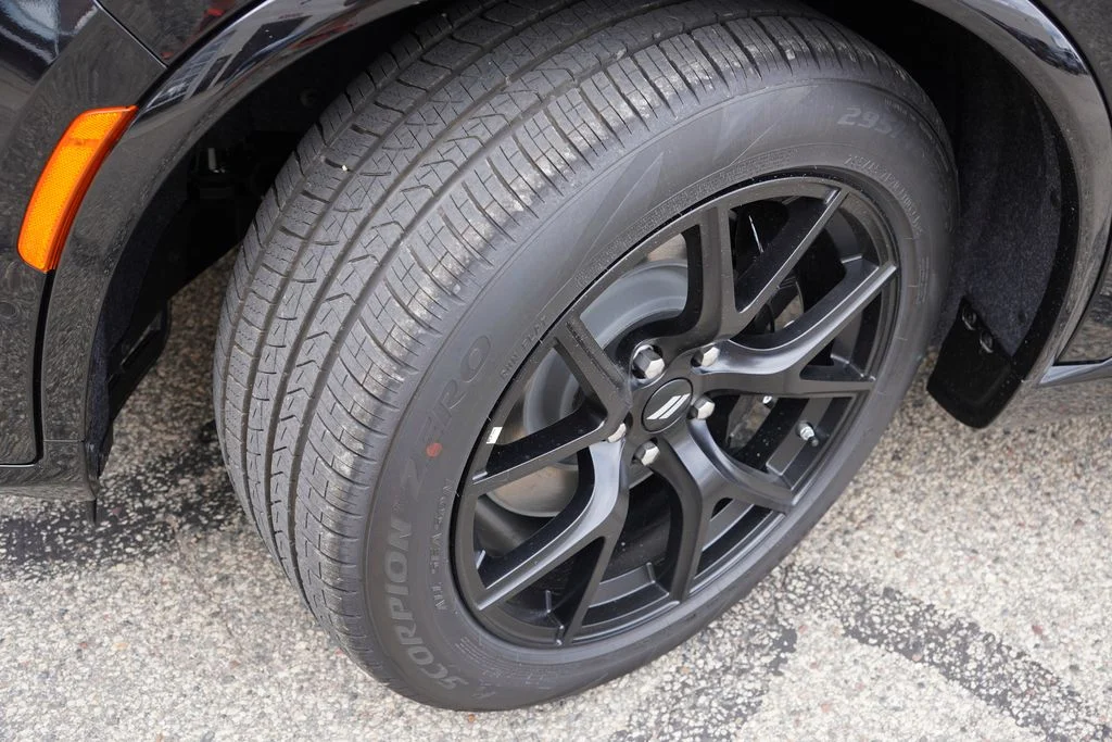 New 2026 Diamond Black Clear-Coat Exterior Paint Dodge GT Premium HEMI V8 image 9