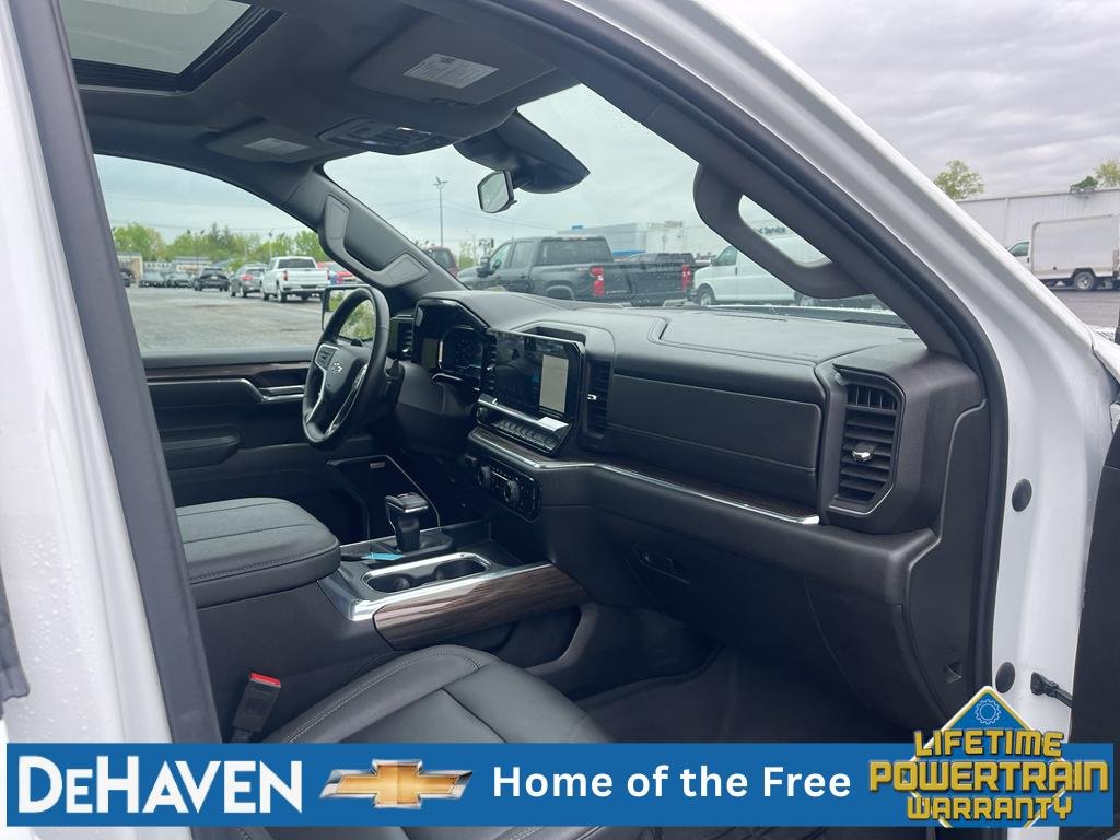 Used 2024 Summit White Chevrolet RST image 30