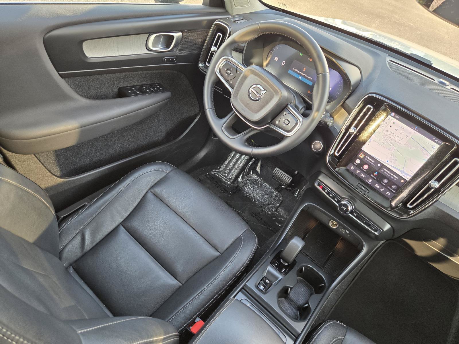 2025 Volvo XC40 Core - Photo 17