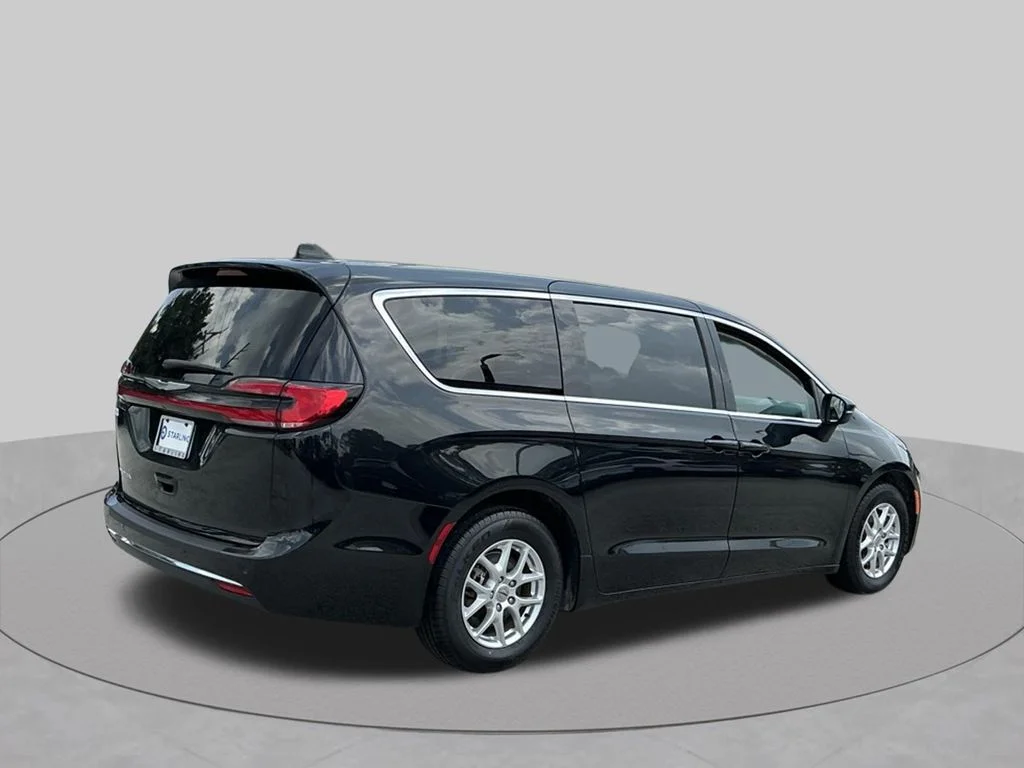 Used 2023 Black Chrysler Touring L image 13