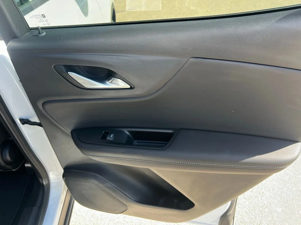 Used 2025 Summit White Chevrolet LT image 22