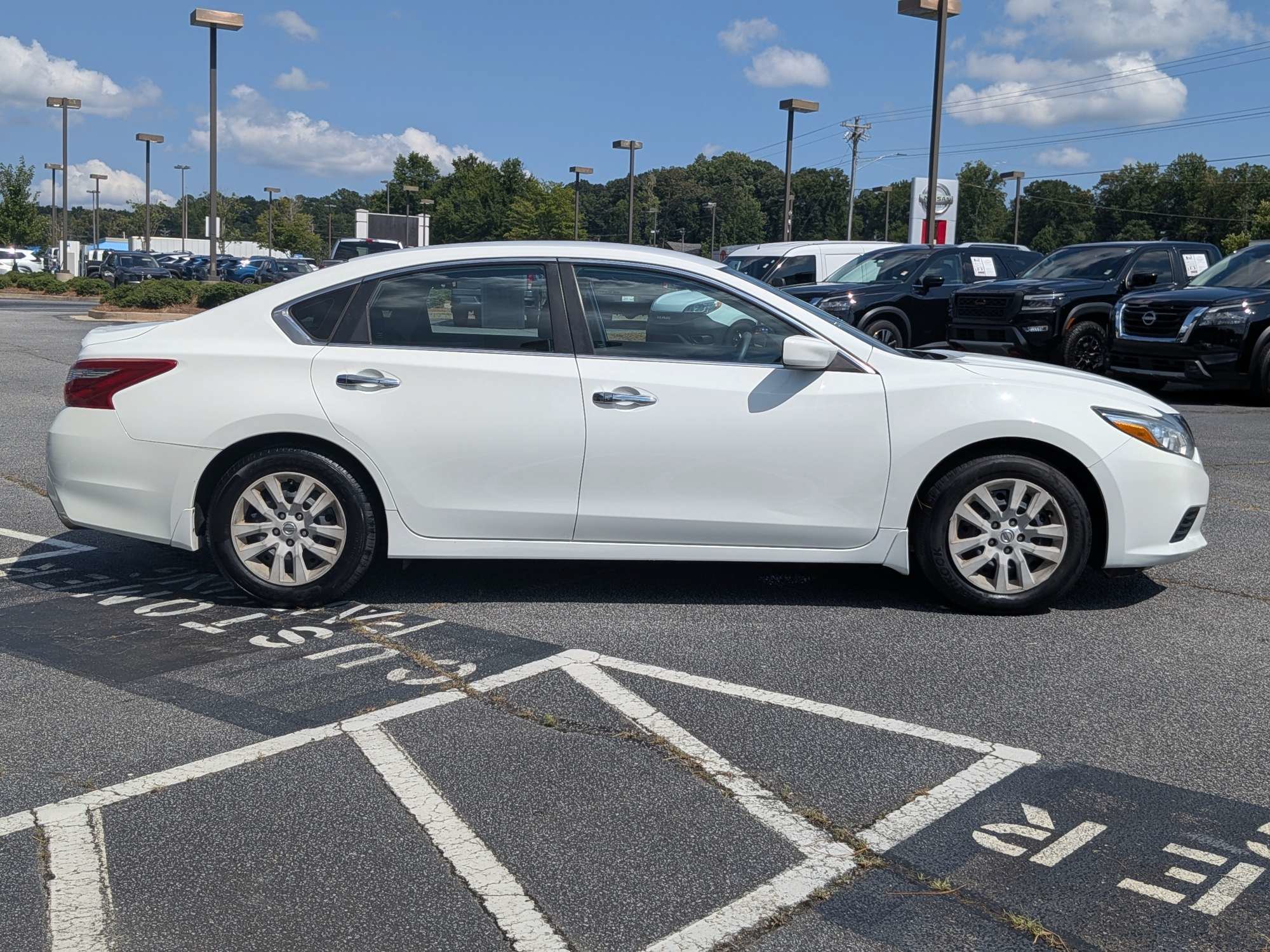 Used 2018 White Nissan 2.5 S image 2