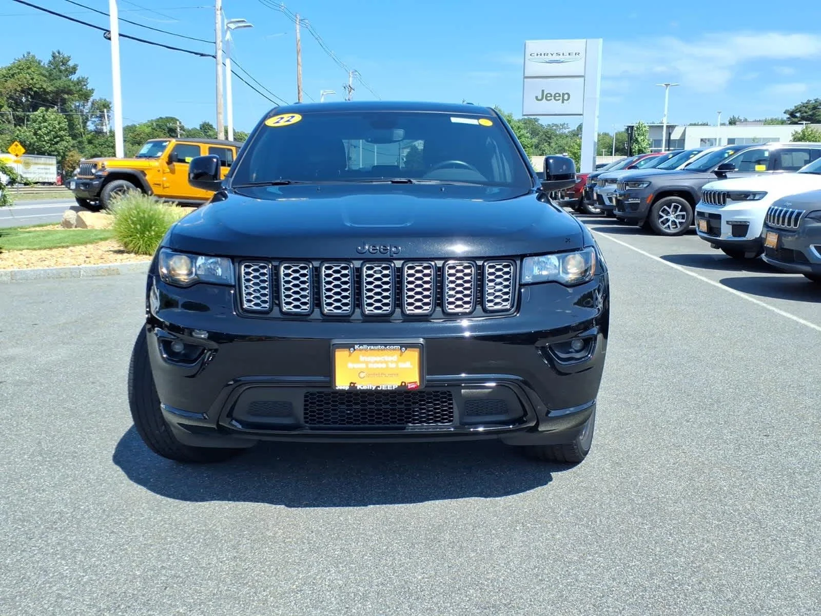 Certified Used 2022 Diamond Black Crystal P/C Jeep Laredo X image 3