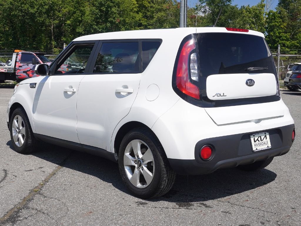 Used 2018 White Kia Base image 4