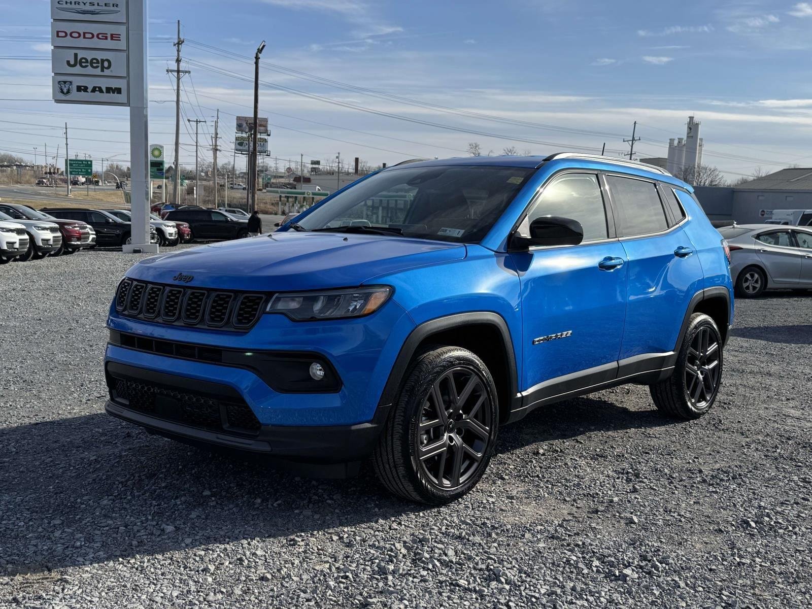 New 2026 Hydro Blue Pearlcoat Jeep Latitude Altitude image 24