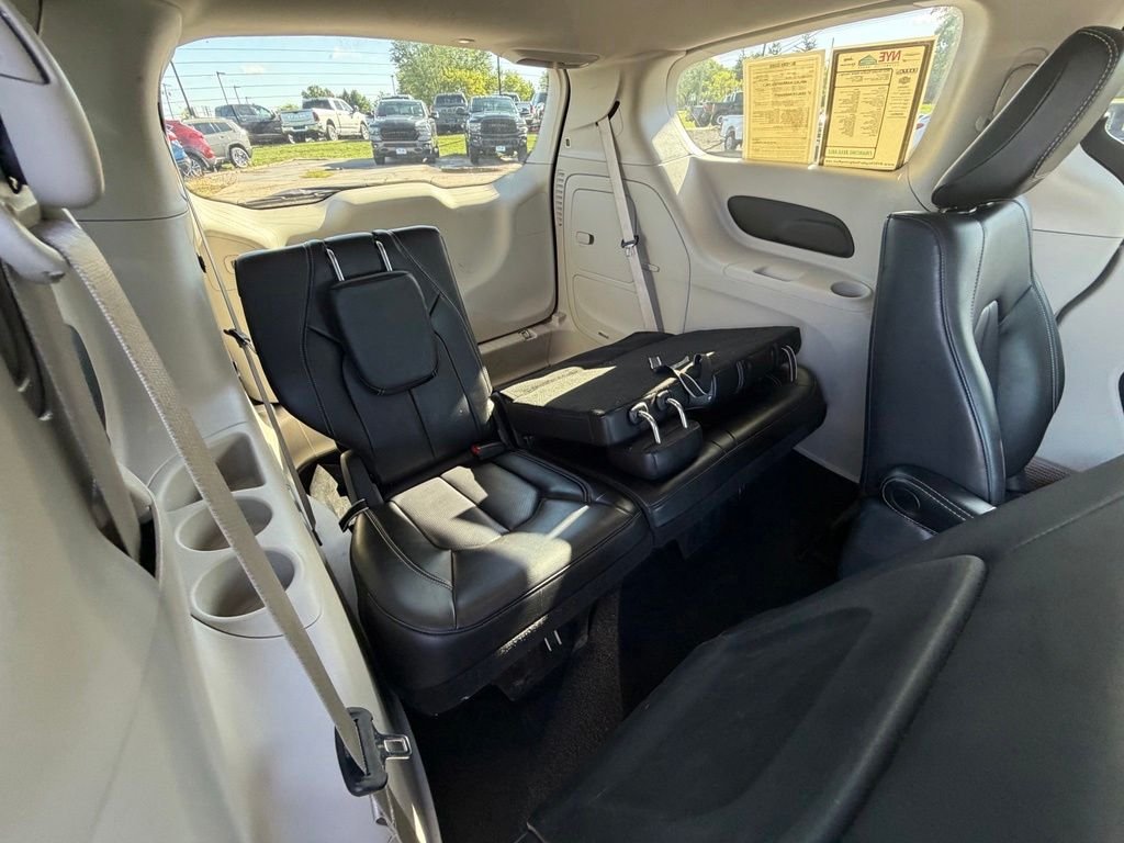 Used 2023 Black Chrysler Touring L image 45