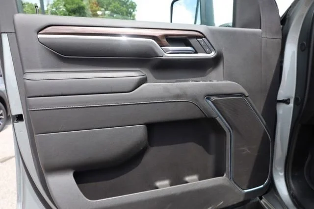 Used 2024 Sterling Gray Metallic Chevrolet LT image 21