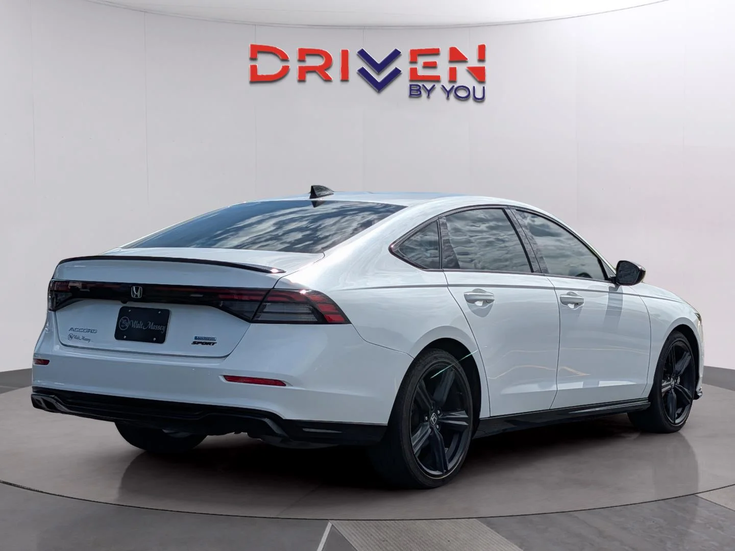 Used 2024 Platinum White Pearl Honda Sport-L image 5