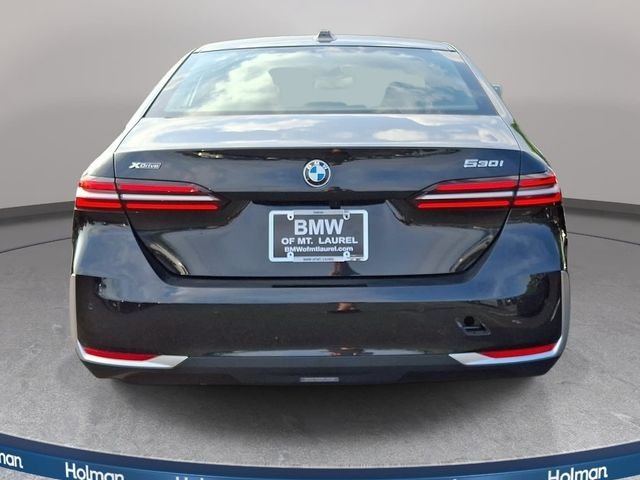New 2027 Black Sapphire Metallic BMW 530i xDrive image 5