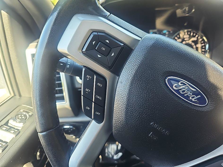 Used 2020 Agate Black Metallic Ford LARIAT image 20