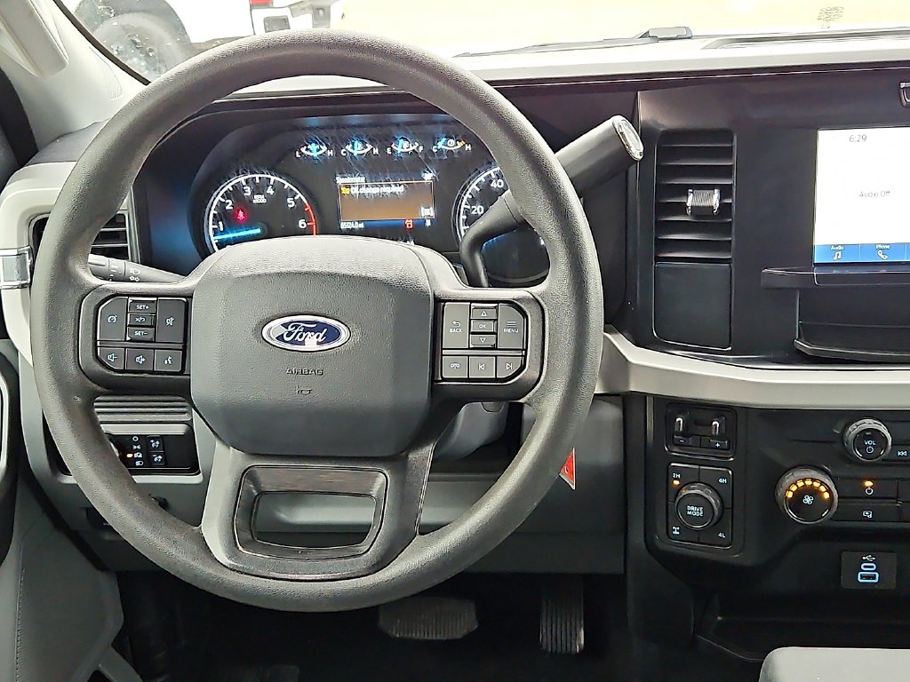 Used 2025 Oxford White Ford XLT image 17