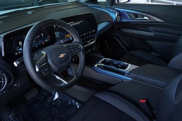 2025 Chevrolet Equinox EV LT - Photo 22